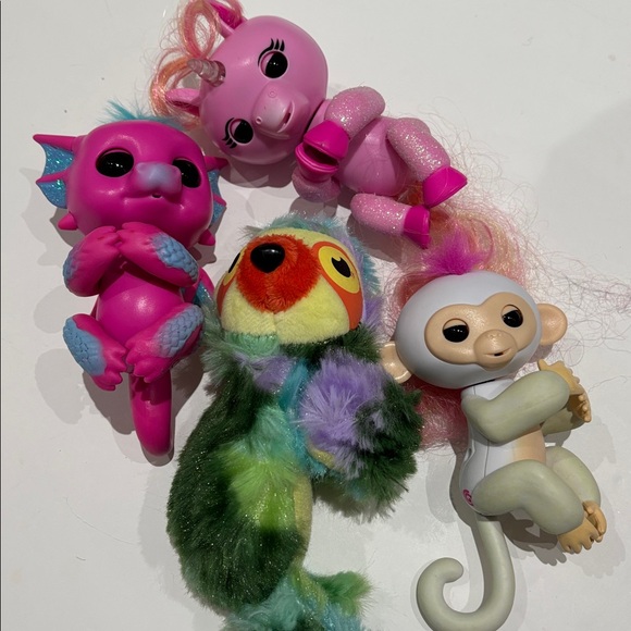 LOT of 3 Fingerlings Electronic Toys Movements Sounds Plus Furry Finger Cling - Picture 7 of 9